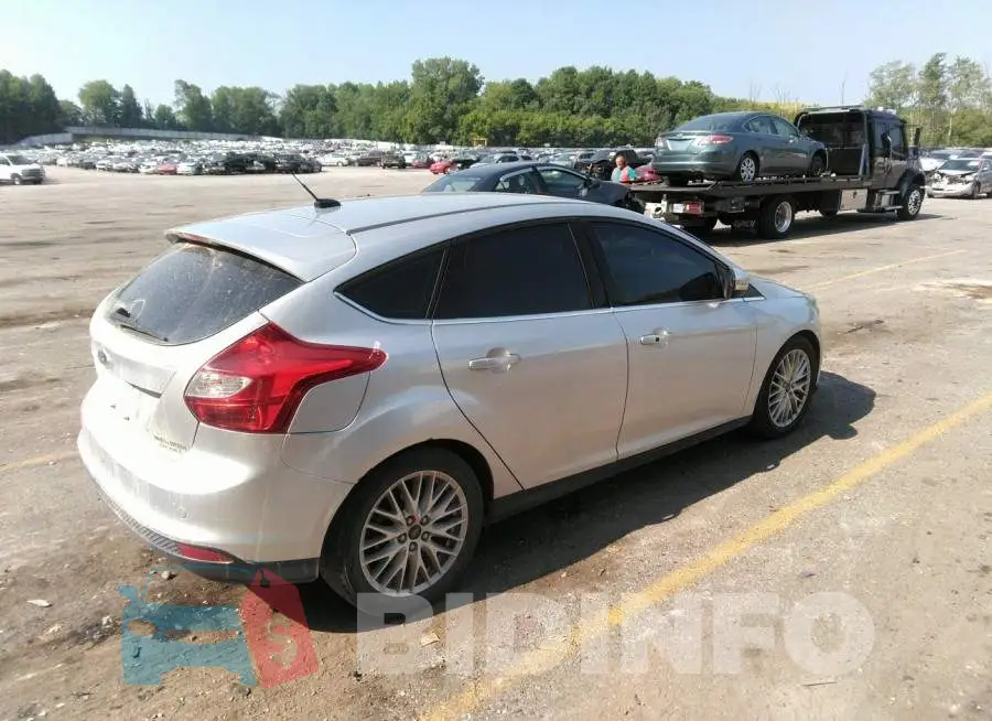 1FADP3N29EL275841 Photo# 4