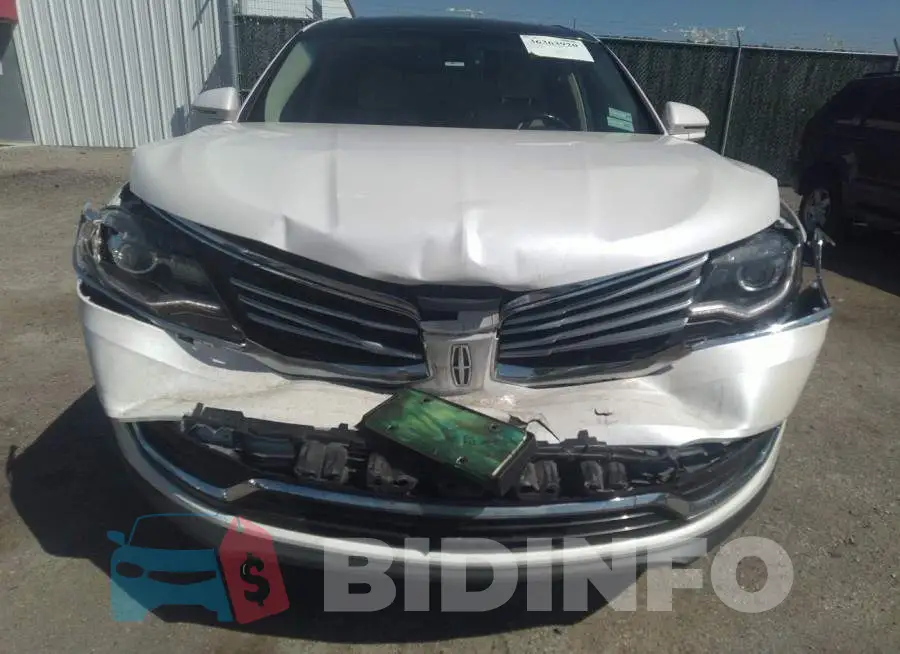 2LMTJ8KR3GBL74938 Photo# 6