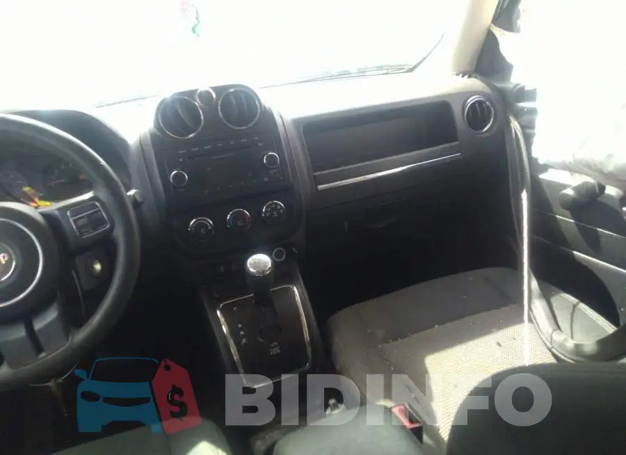 1C4NJPBAXED512558 Photo# 5