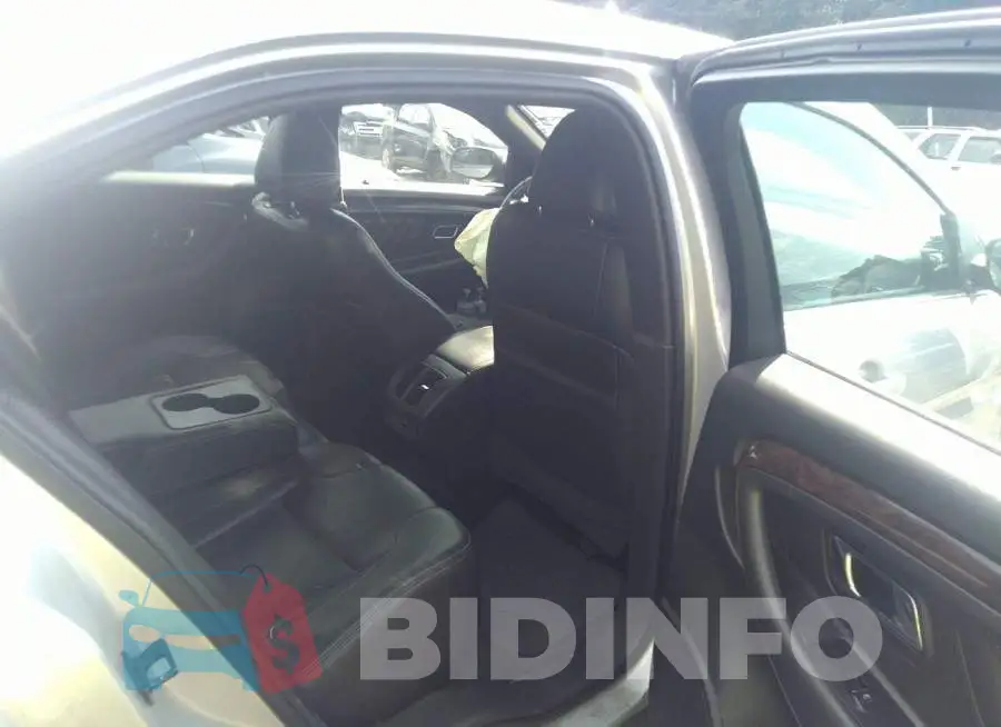 1FAHP2F84FG180208 Photo# 8