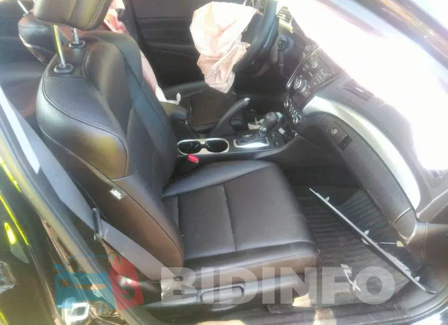 19UDE2F33HA015146 Photo# 5