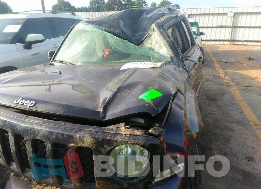1C4NJPBB2FD241280 Photo# 6