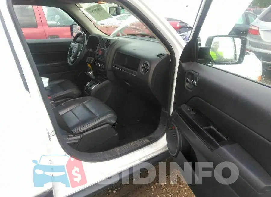 1C4NJRFB7FD208166 Photo# 5
