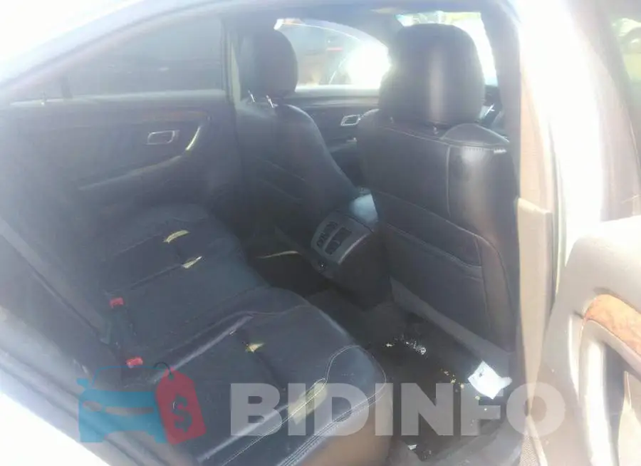1FAHP2F82DG135734 Photo# 8