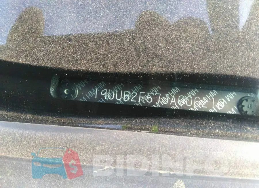 19UUB2F57JA006210 Photo# 9