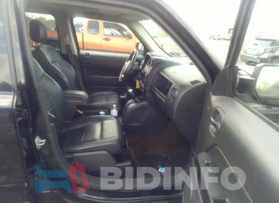 1C4NJRFB2GD804402 Photo# 5