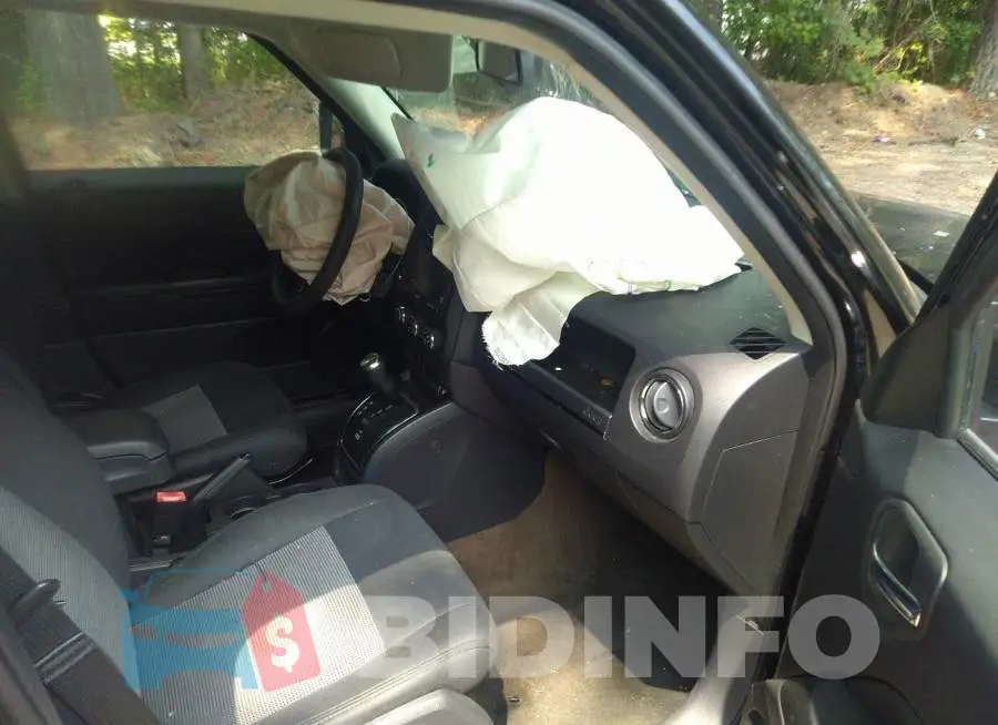 1C4NJPBB0HD131783 Photo# 5