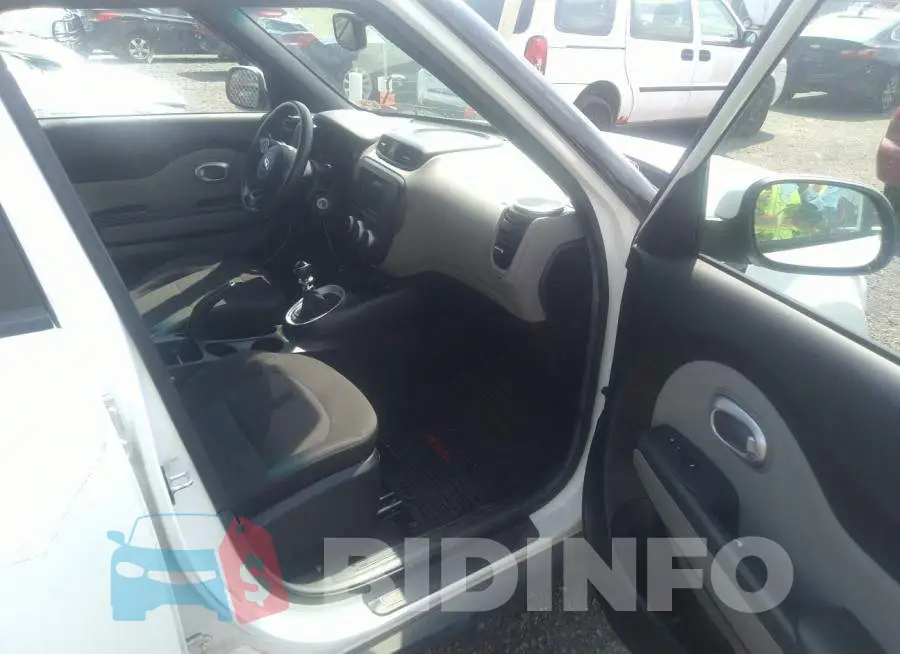 KNDJN2A22F7125986 Photo# 5