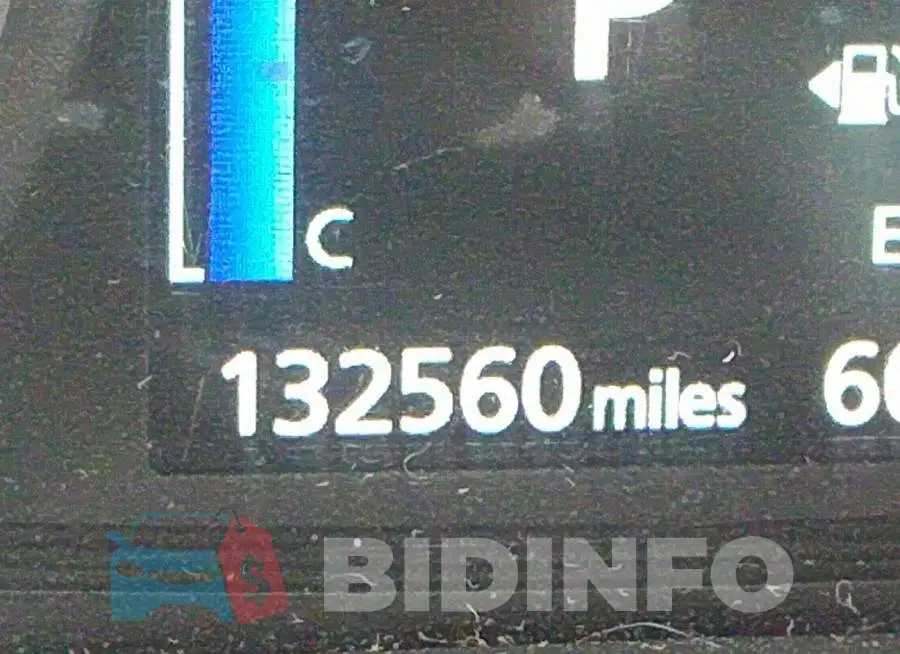 JA4AD3A32GZ011746 Photo# 7