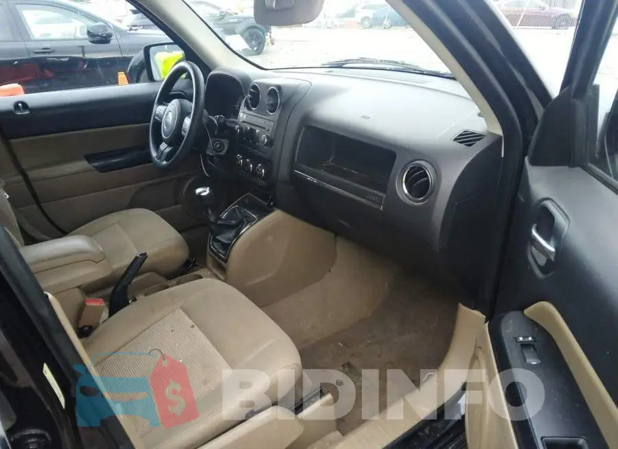 1C4NJPBAXED553496 Photo# 5