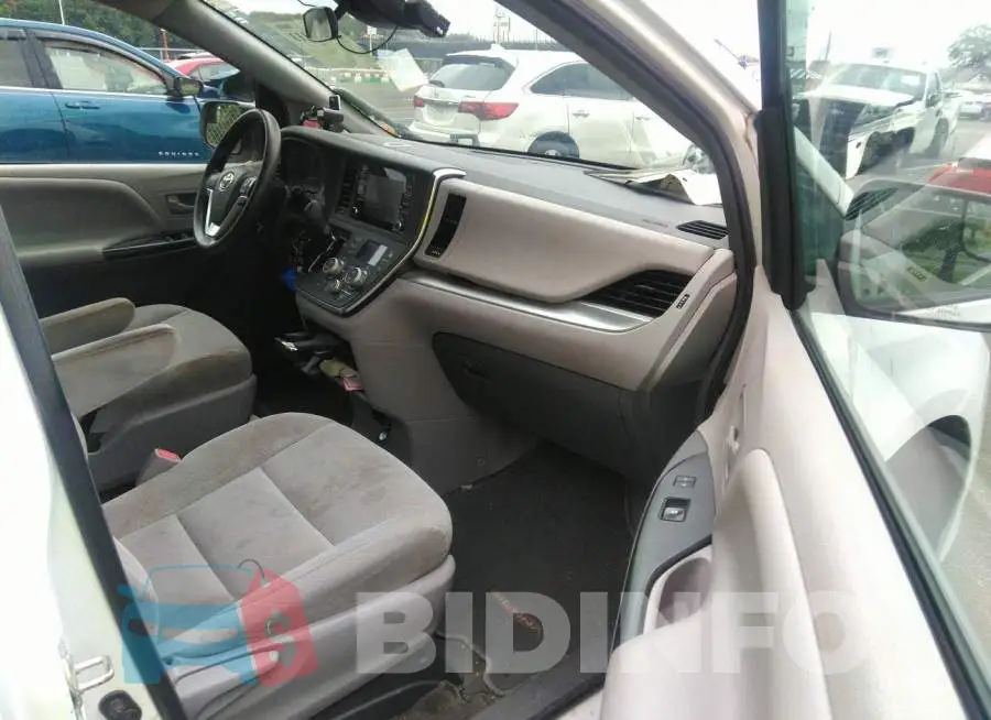 5TDZZ3DC8JS940998 Photo# 5