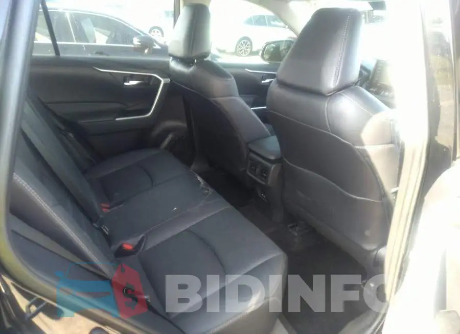 2T3C1RFV5MC167166 Photo# 8