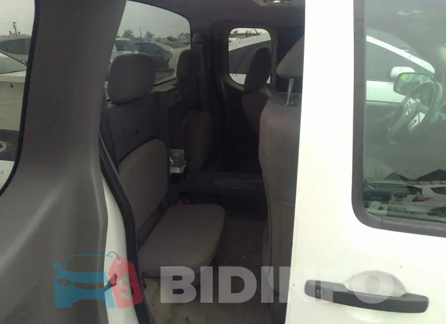 1N6BD0CT5JN735688 Photo# 8