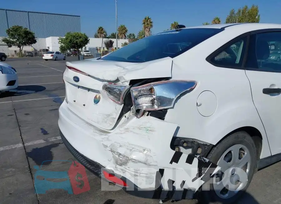 1FADP3E22GL301764 Photo# 6