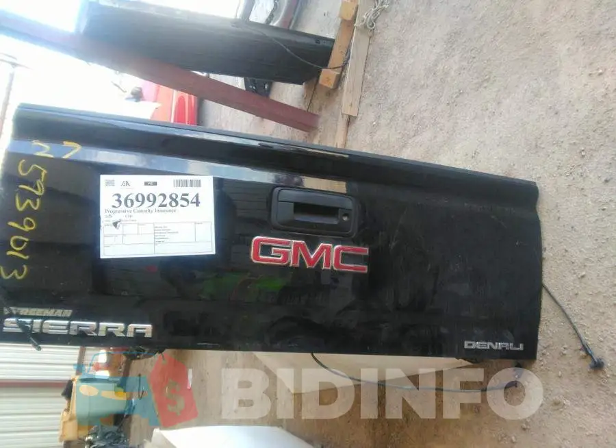 3GTU2PEJ3JG335899 Photo# 8