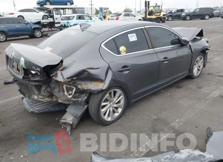 19UDE2F36JA005877 Photo# 4