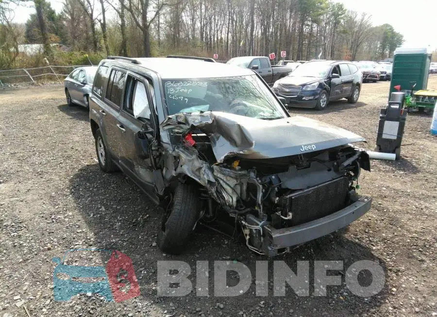 1C4NJRBB8DD203352 Photo# 1