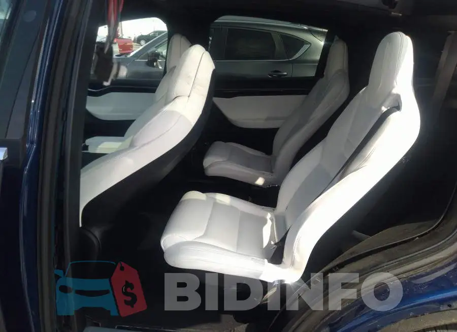 5YJXCBE24HF051073 Photo# 8