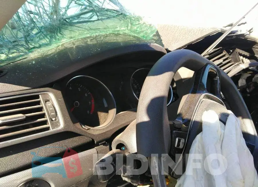 3VW2B7AJ9JM235771 Photo# 7