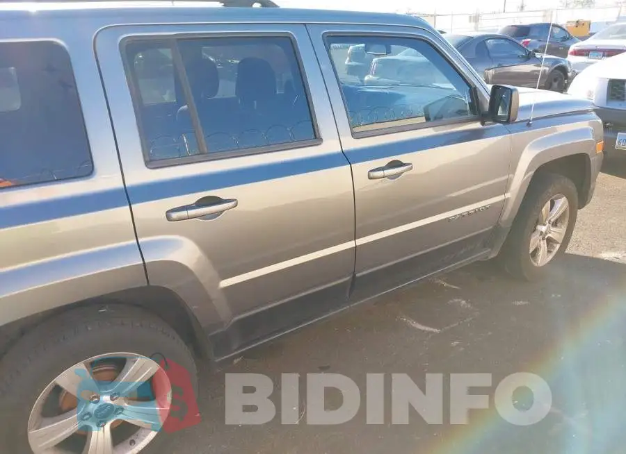1C4NJPFB7ED588175 Photo# 6