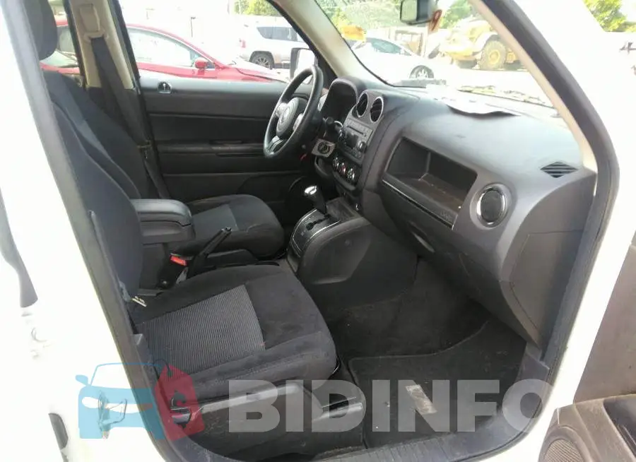 1C4NJRBB9GD651202 Photo# 5