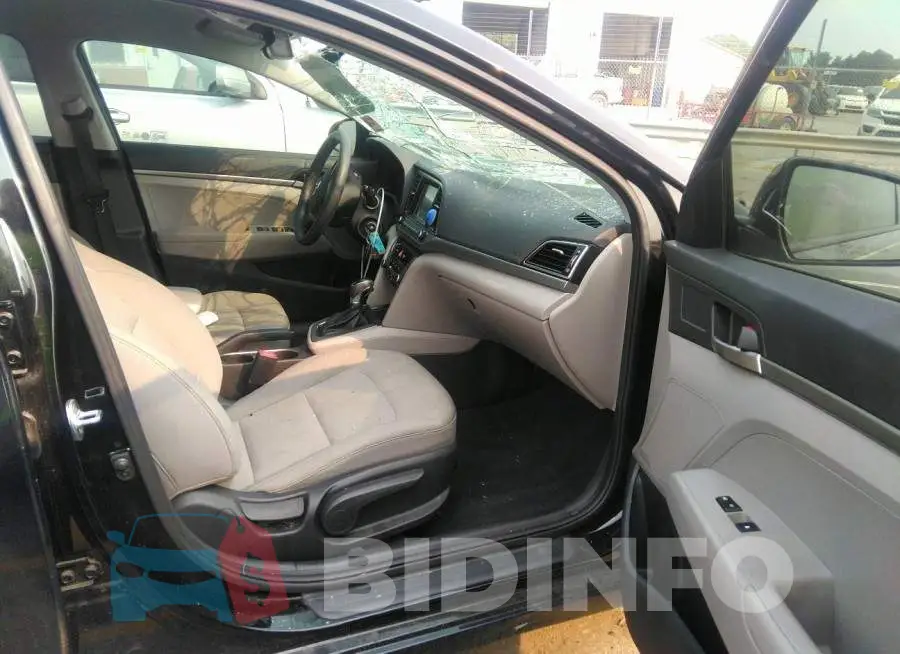 5NPD74LFXJH377945 Photo# 5