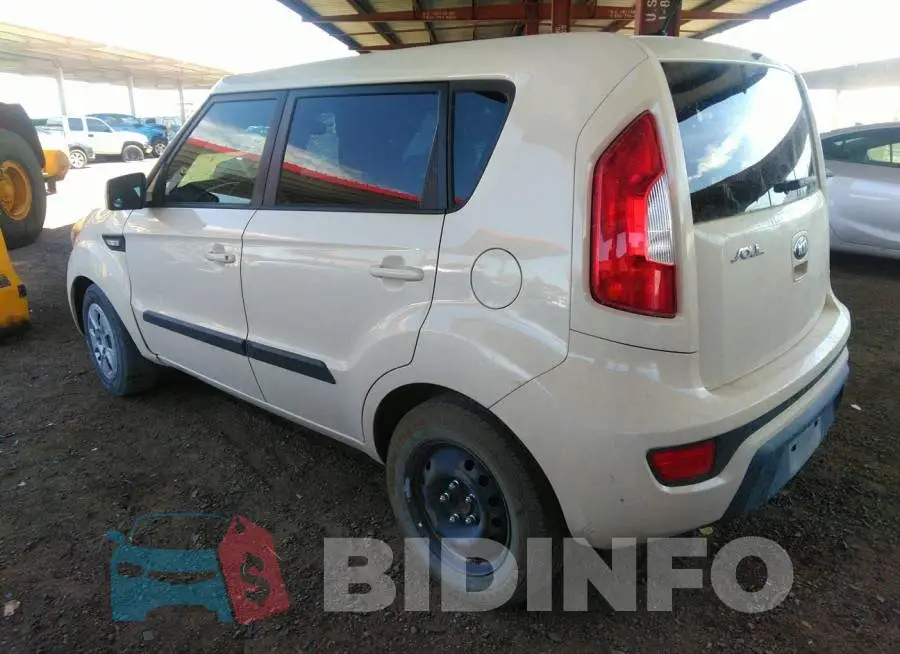 KNDJT2A56D7555114 Photo# 3