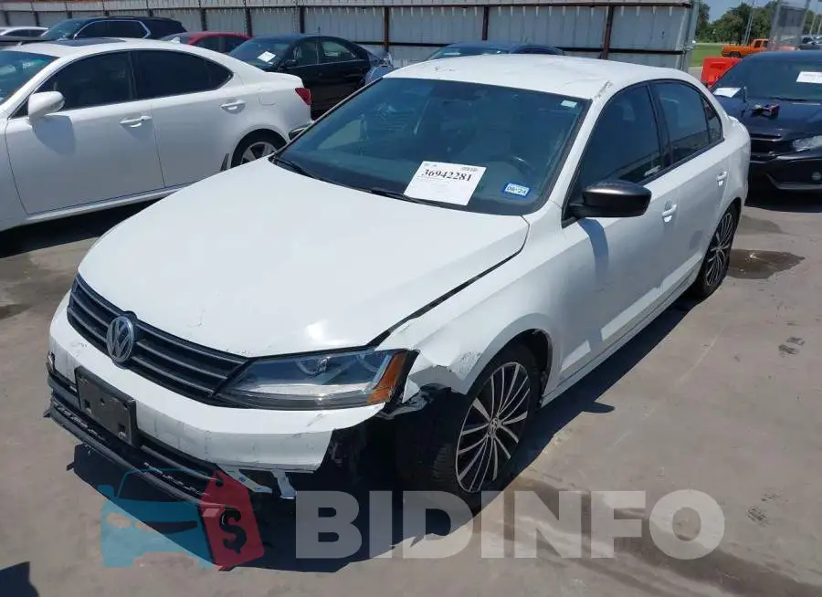 3VWD17AJ2HM388613 Photo# 2