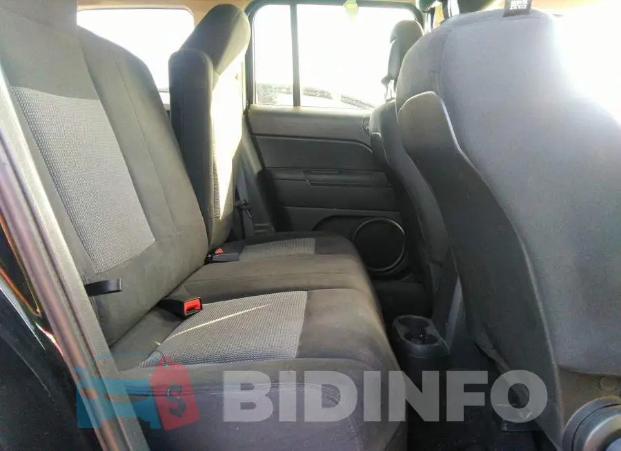 1C4NJPFB1FD115728 Photo# 8