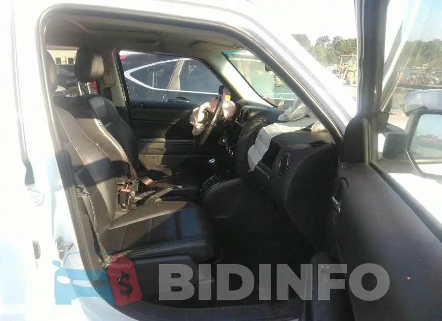 1C4NJRFB1HD188824 Photo# 5