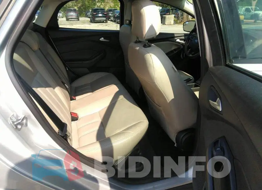 1FADP3FE8JL290933 Photo# 8