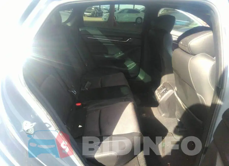 1HGCV2F32MA018402 Photo# 8