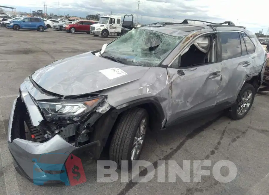 2T3C1RFV1MC171814 Photo# 2