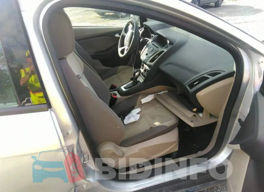 1FADP3F20EL346195 Photo# 5