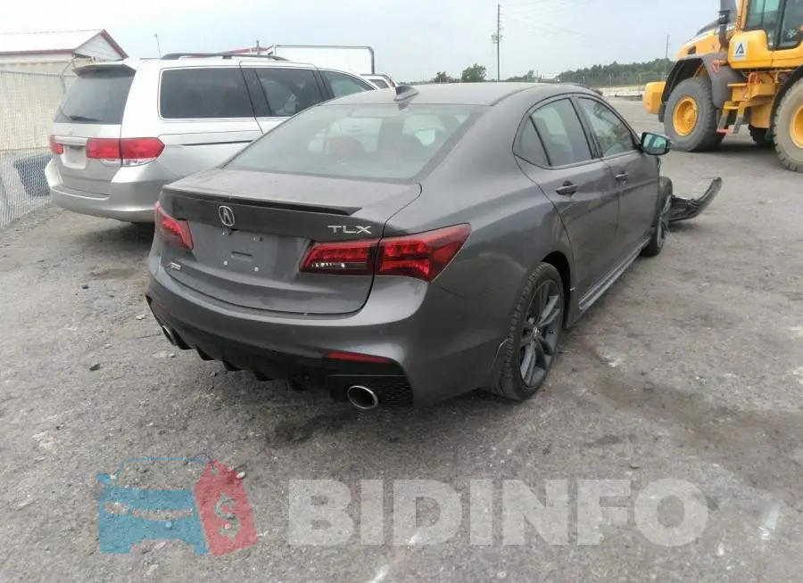19UUB2F63JA010795 Photo# 4