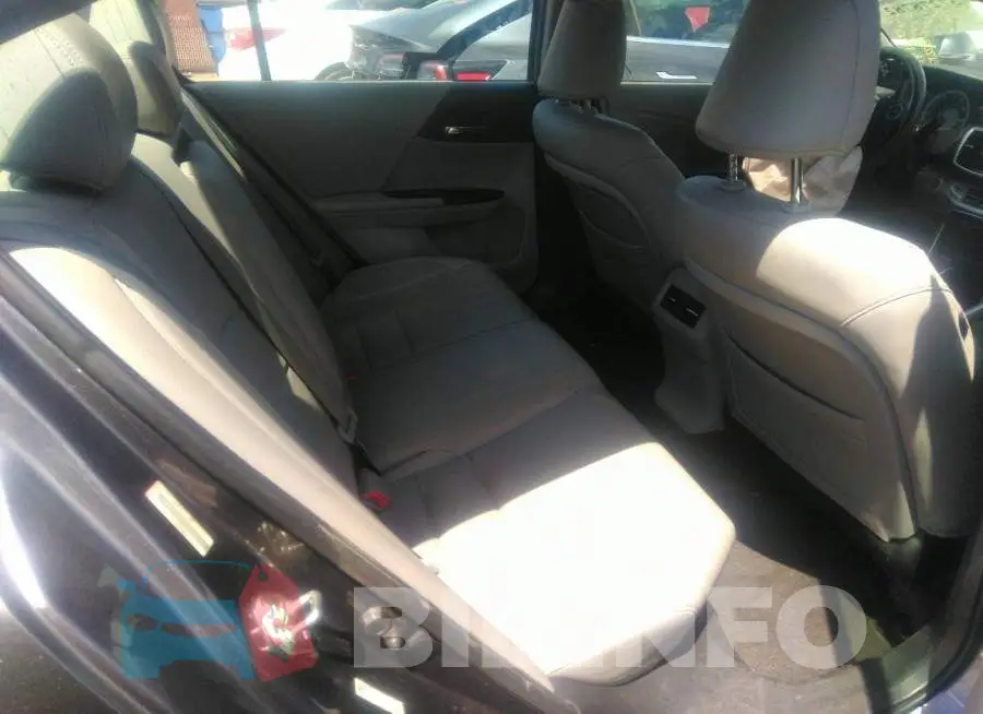 1HGCR2F8XEA275146 Photo# 8