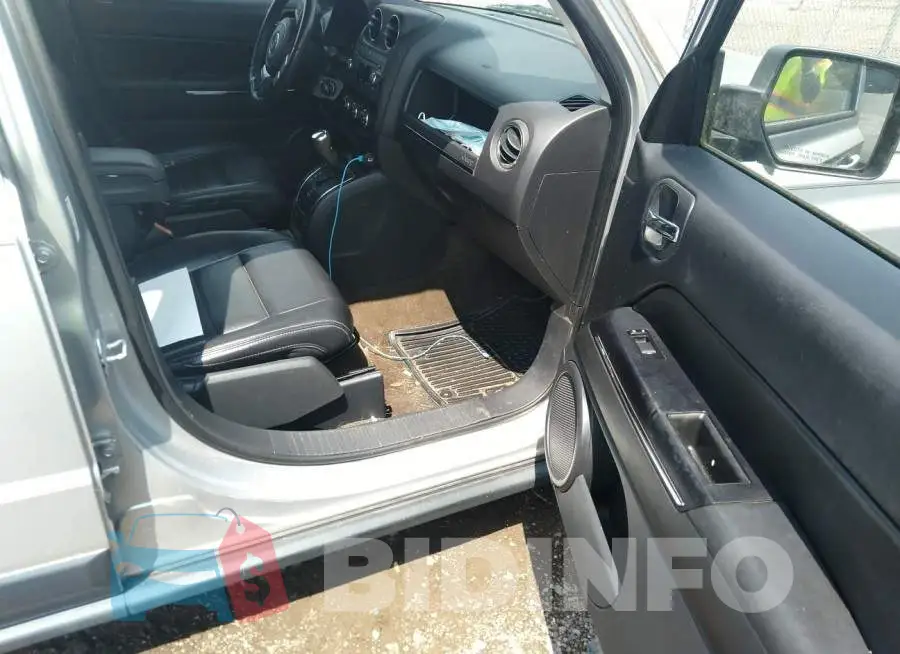 1C4NJPCB8DD177709 Photo# 5