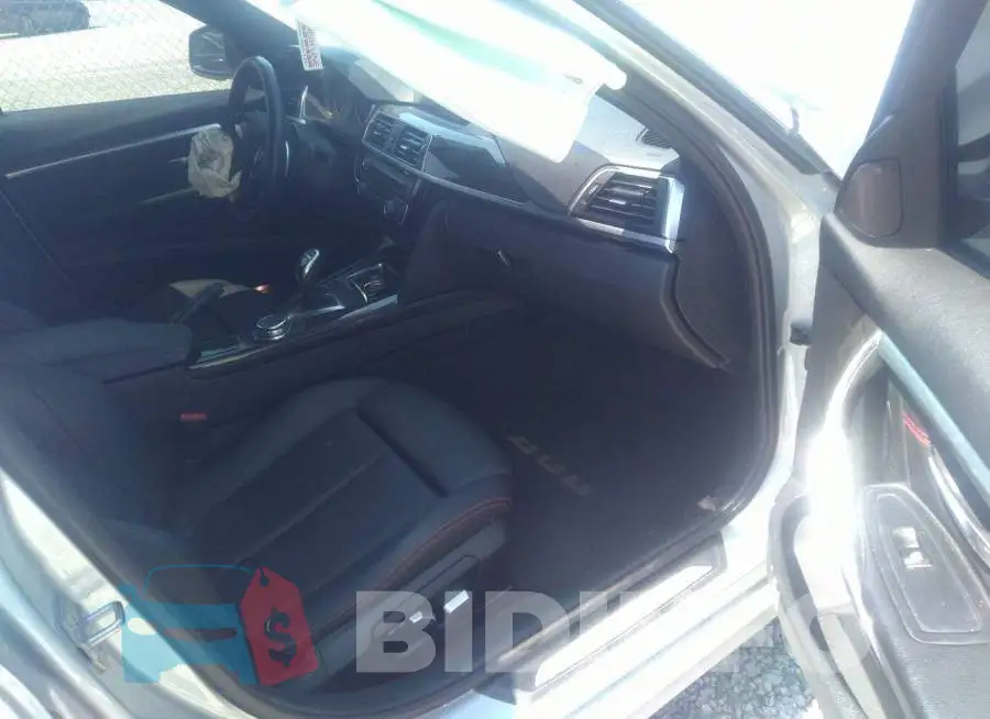 WBA8E9G55GNT82062 Photo# 5