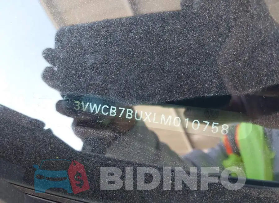 3VWCB7BUXLM010758 Photo# 9