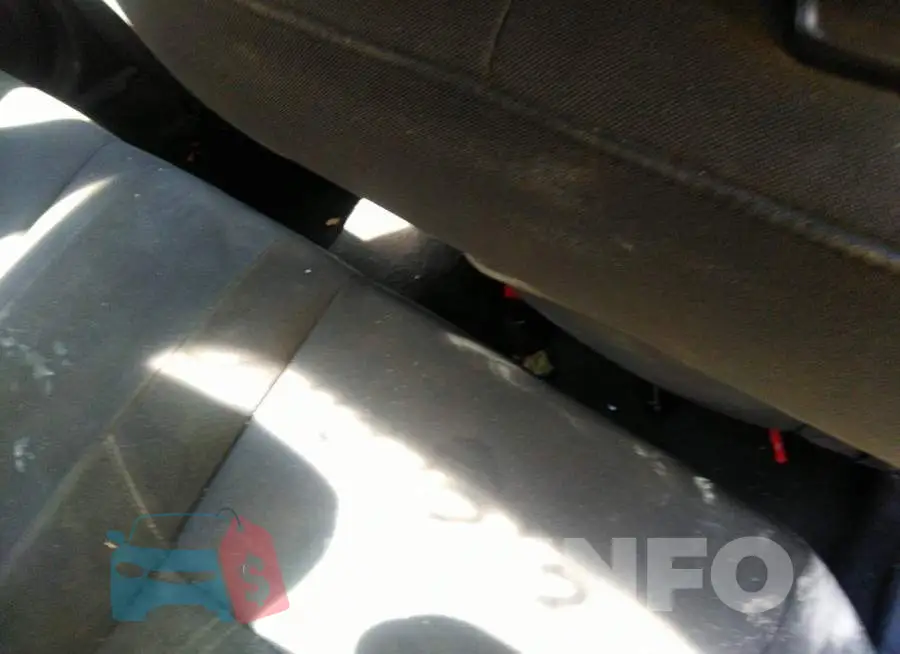 1FADP3F24GL385715 Photo# 8
