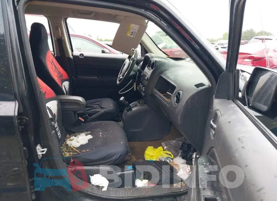 1C4NJPBB2HD158337 Photo# 5