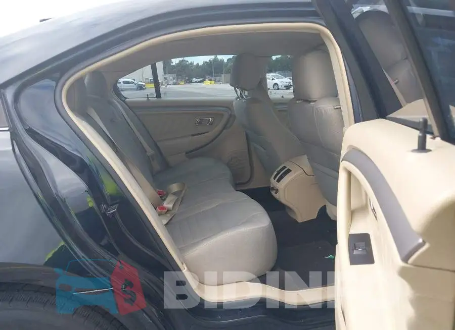 1FAHP2D82FG122942 Photo# 8