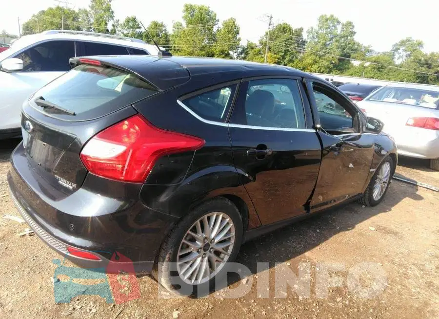 1FADP3N27EL223401 Photo# 4