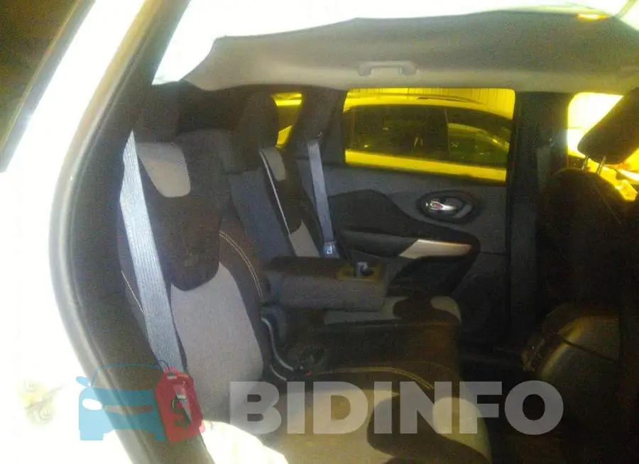 1C4PJMAB4JD555725 Photo# 8