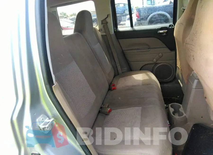 1C4NJPBB8FD178962 Photo# 8