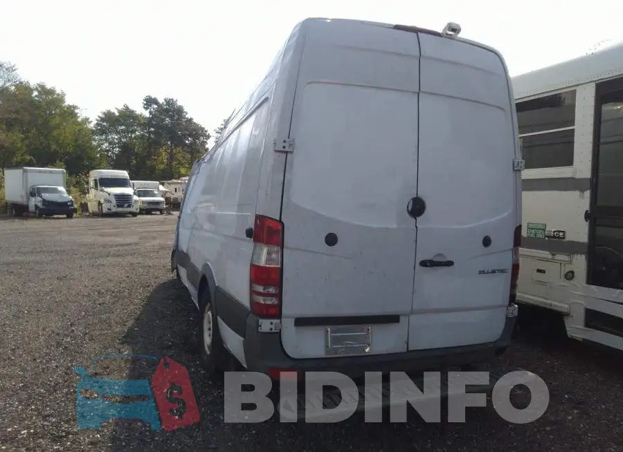 WD3PE8DB5FP132921 Photo# 3