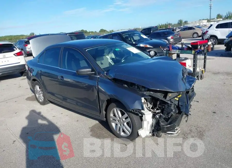 3VW2B7AJ4HM242542 Photo# 1