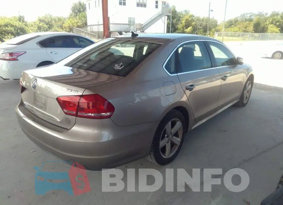 1VWBS7A33FC035169 Photo# 4