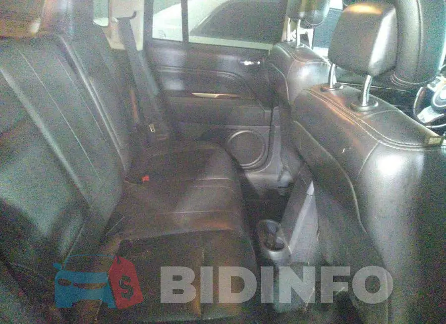 1C4NJDCB6FD206576 Photo# 8