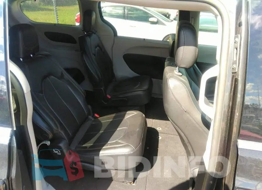2C4RC1BG7LR277026 Photo# 8